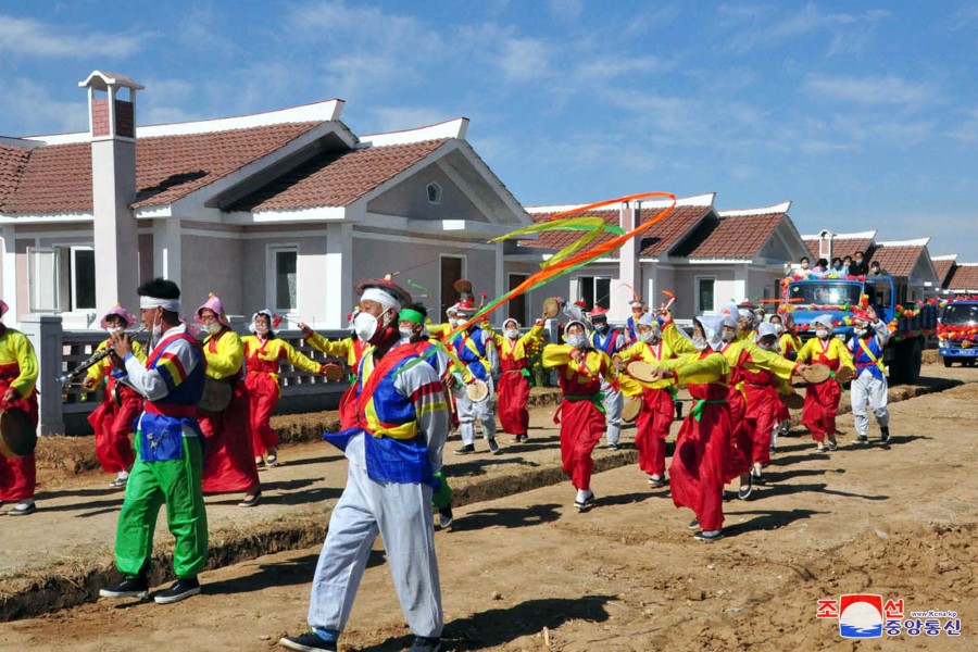 2-서부지구 피해지역들에서의 새집들이경사